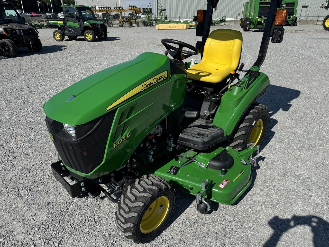 2025 John Deere 1023E Image 10