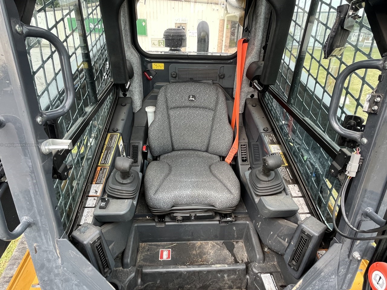 2023 John Deere 331G Image 10