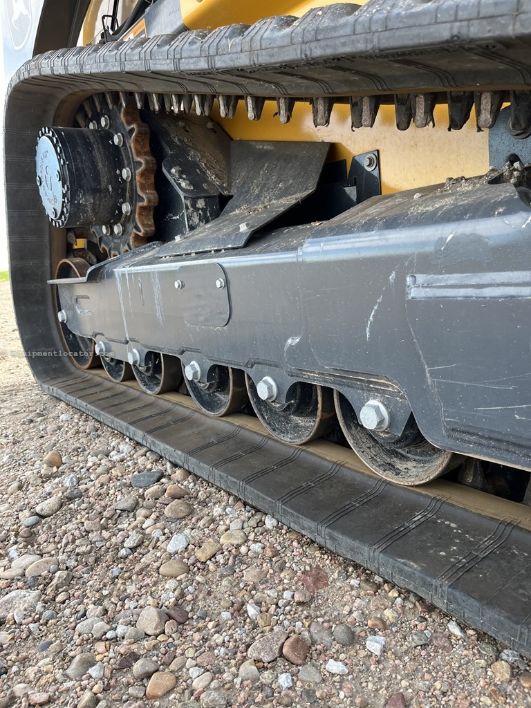 2024 John Deere 333G Image 10