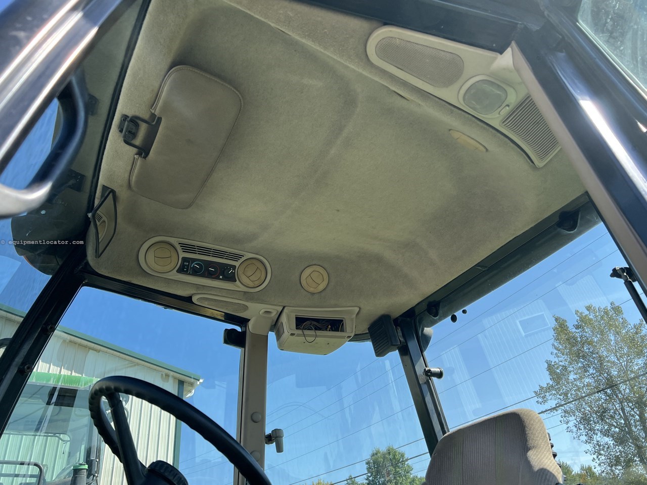 2002 John Deere 5520 Image 10