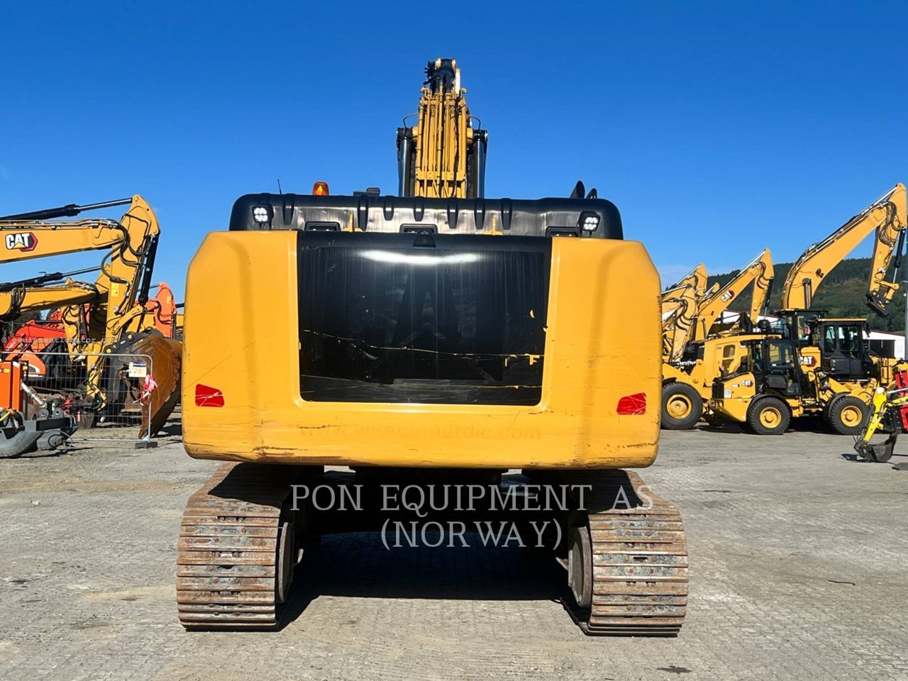 2018 Caterpillar 330FL Image 10