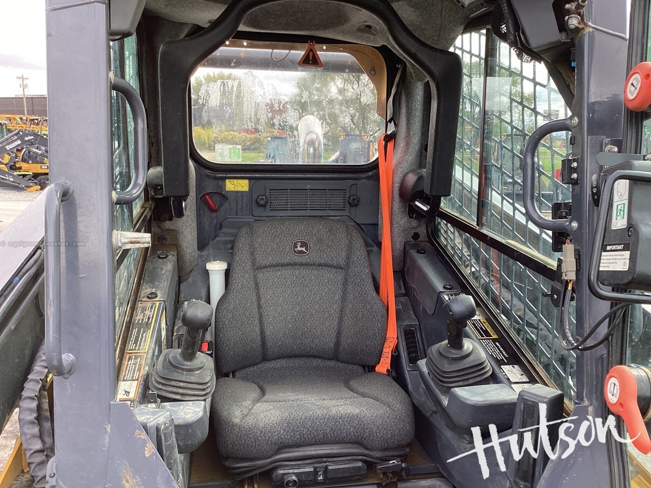 2022 John Deere 333G Image 10