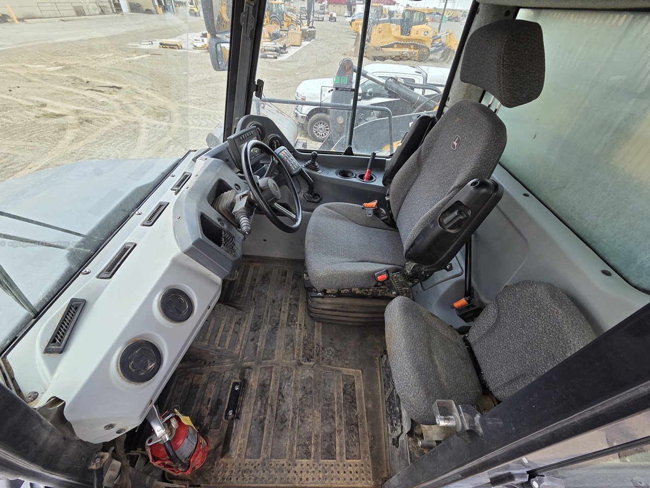 2022 John Deere 260E Image 10