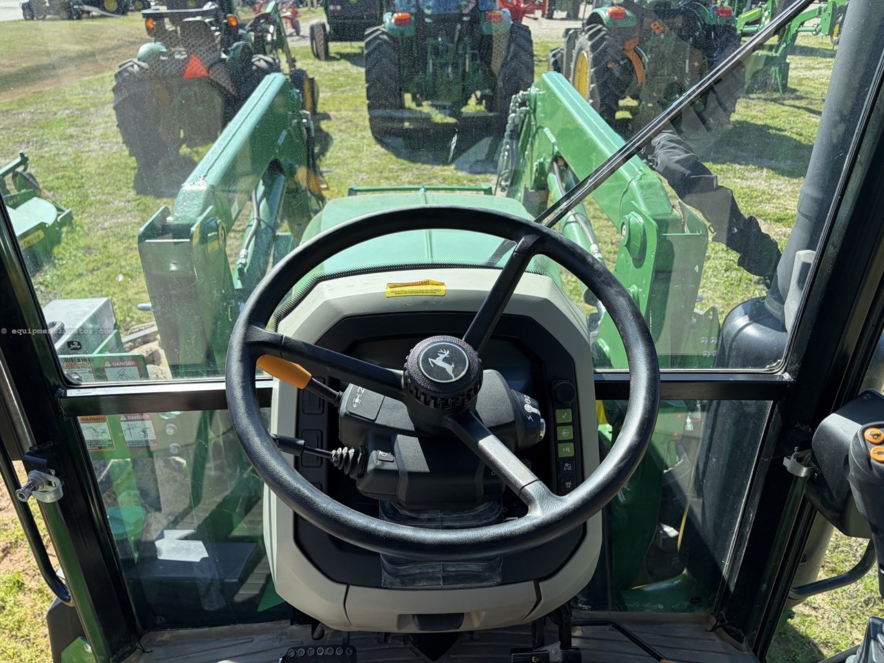 2022 John Deere 5100M Image 10