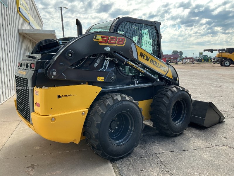 2025 New Holland L328 Image 4