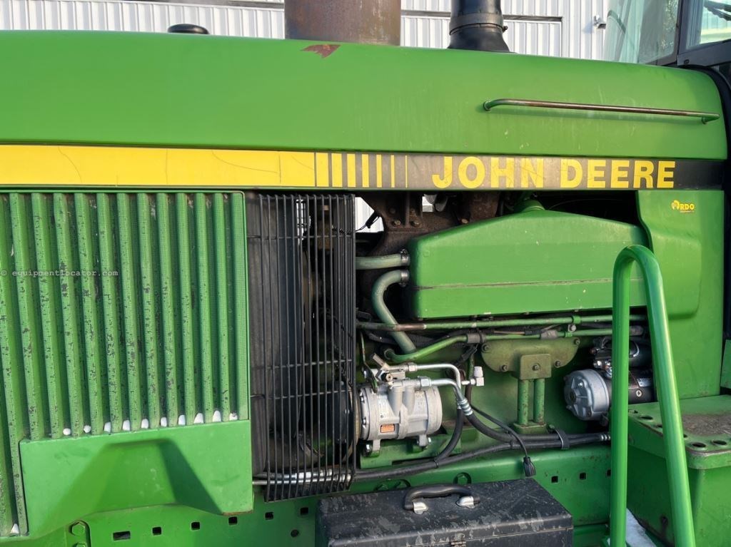 1990 John Deere 4755 Image 10