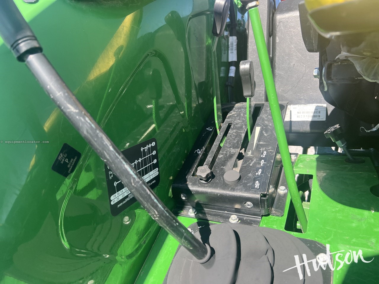 2022 John Deere 5045E Image 10