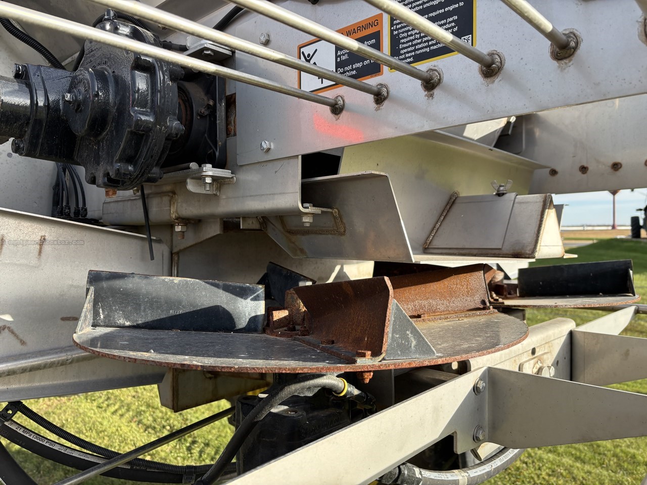 2025 John Deere 400R Image 10