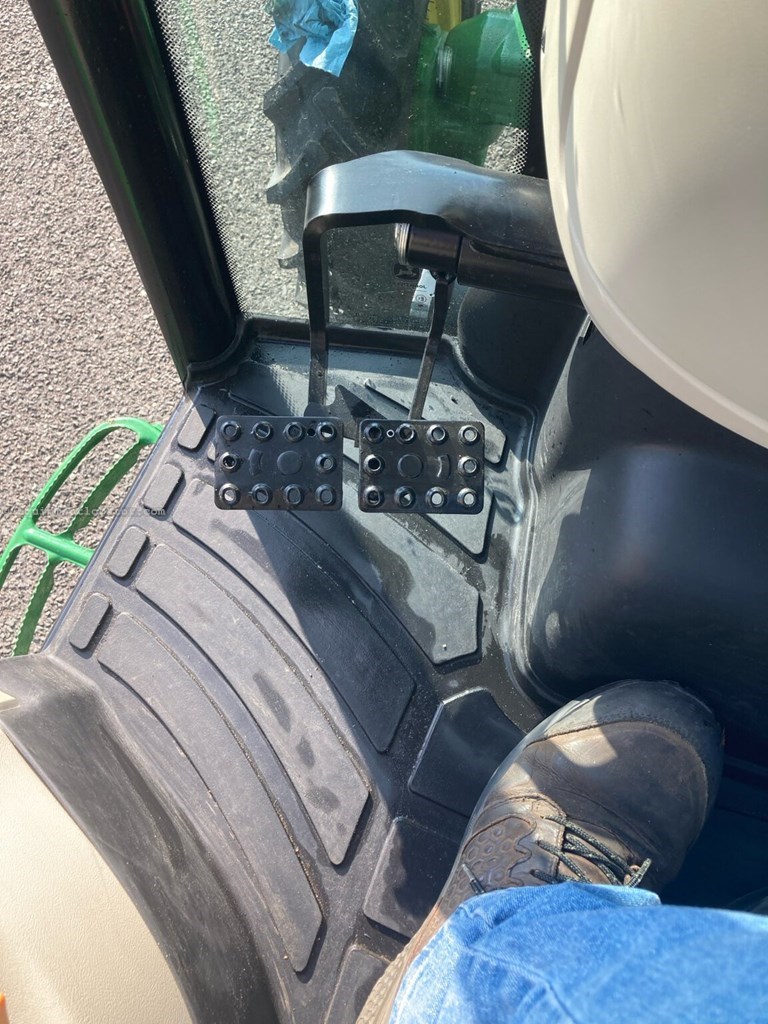 2024 John Deere 3039R Image 10