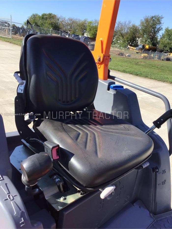 2023 Hamm HD12VV Image 10