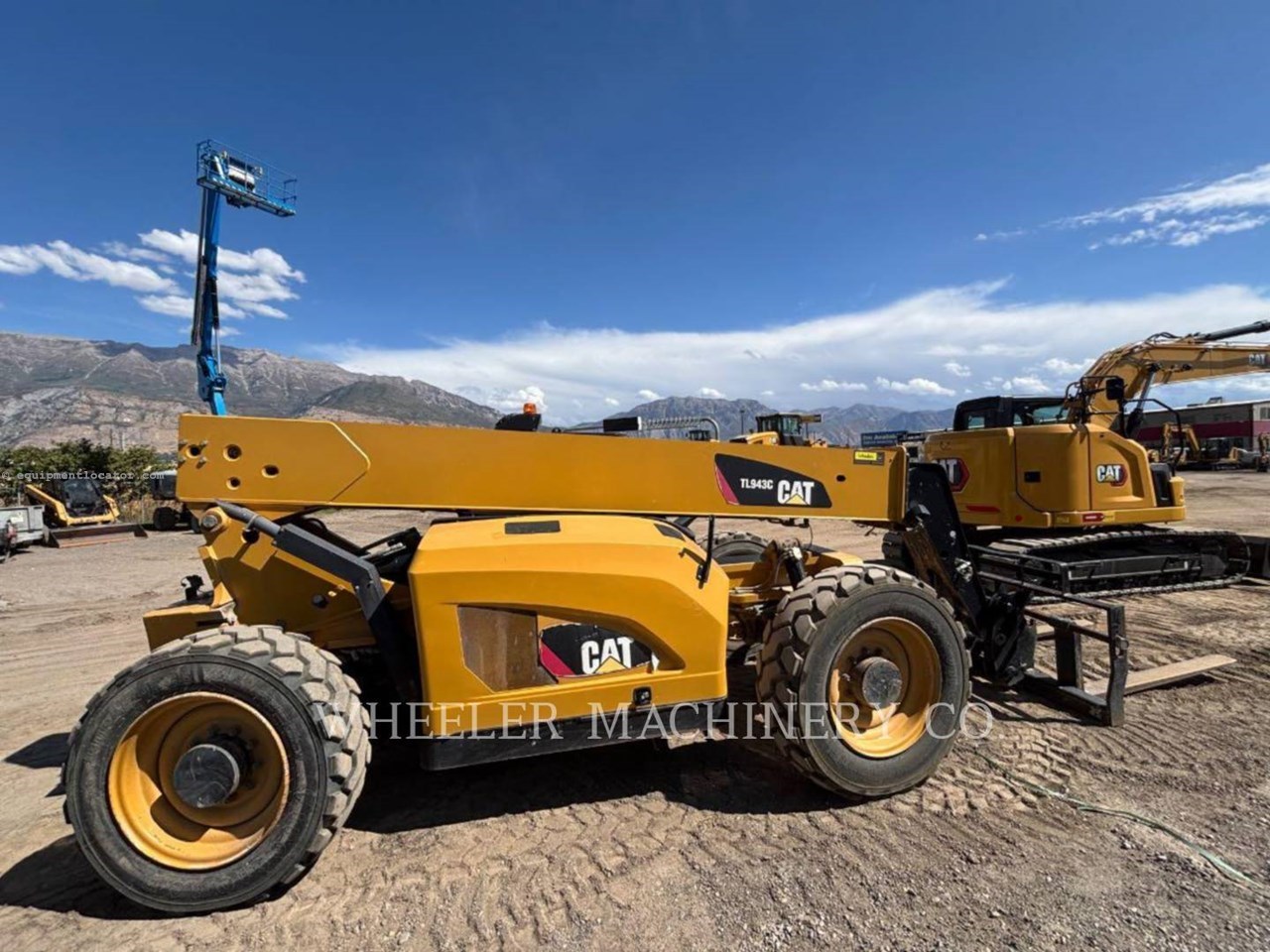 2015 Caterpillar TL943C CAB Image 4