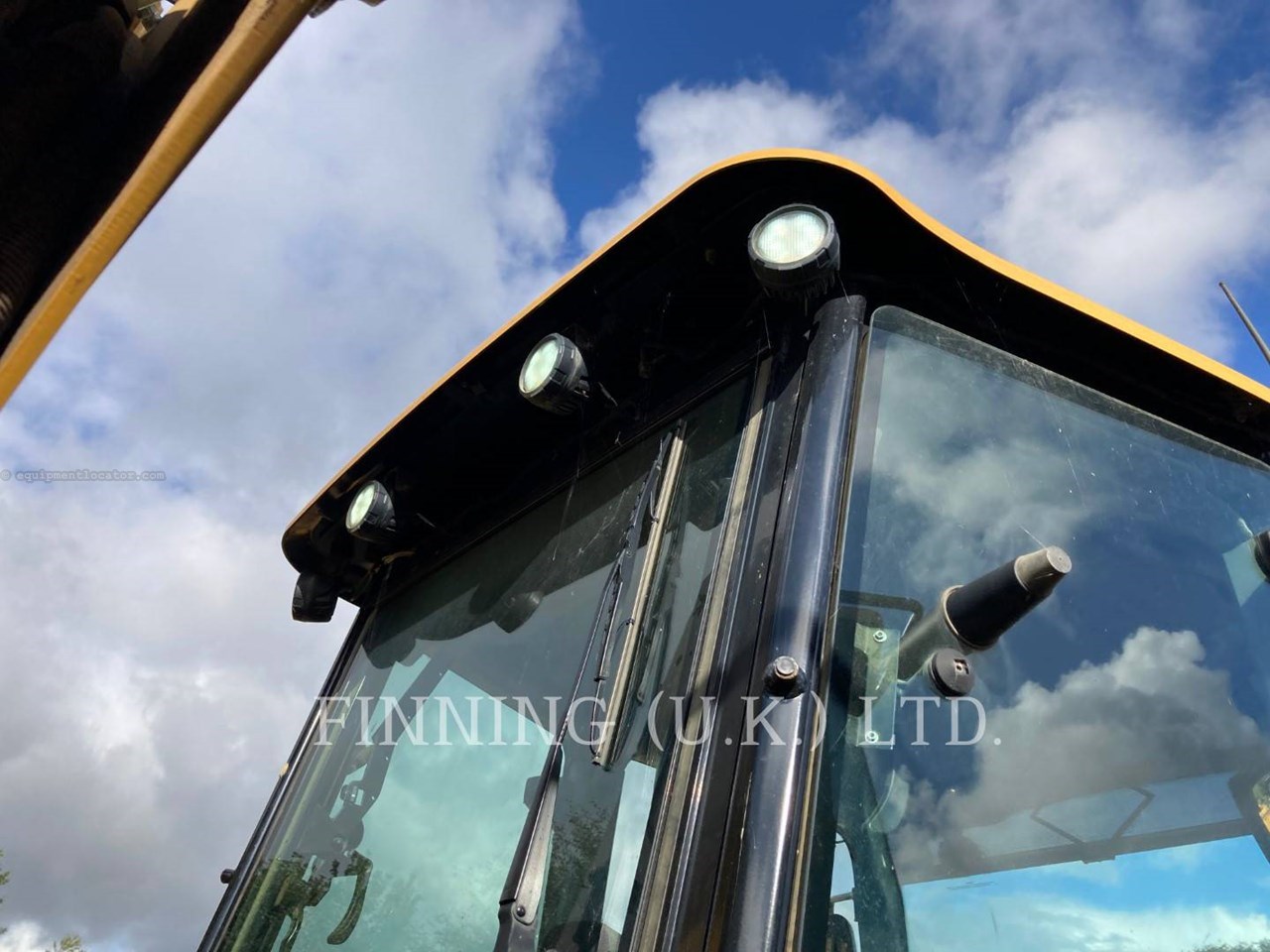 2022 Caterpillar 432 Image 10