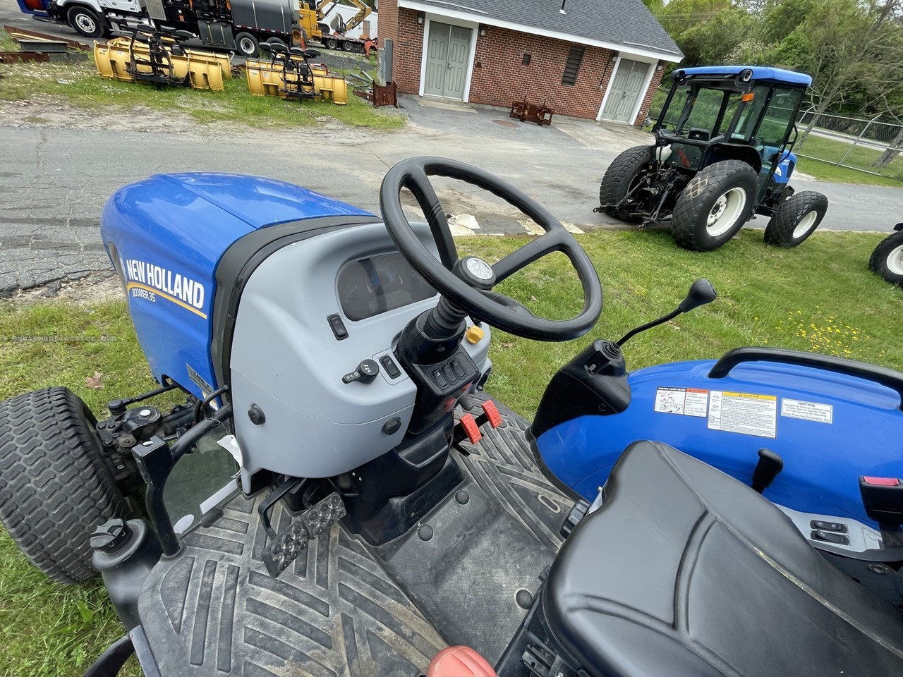 2017 New Holland Boomer 35 T4B Image 6