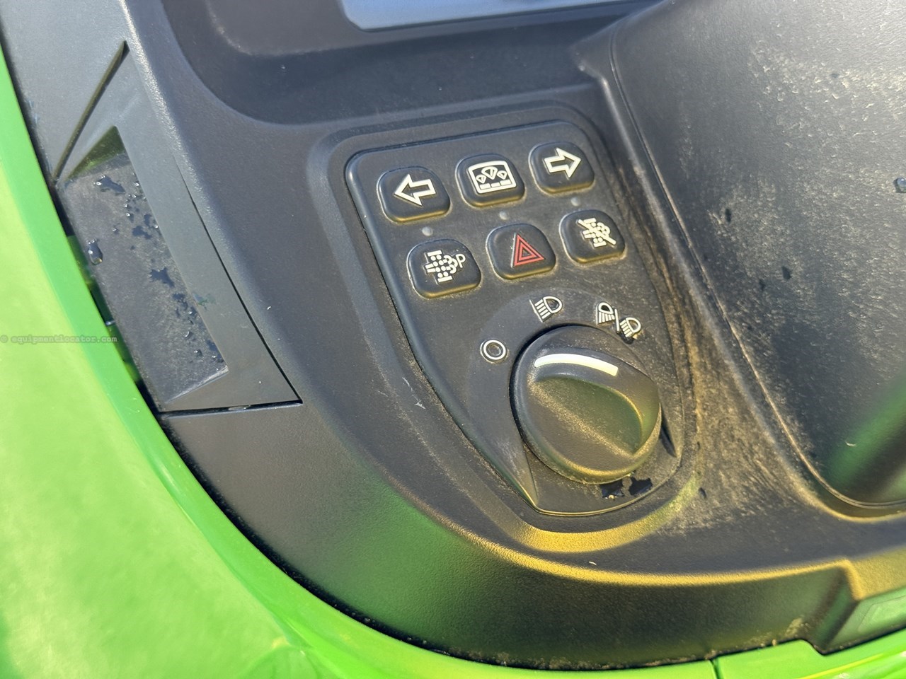 2023 John Deere 3038E Image 10