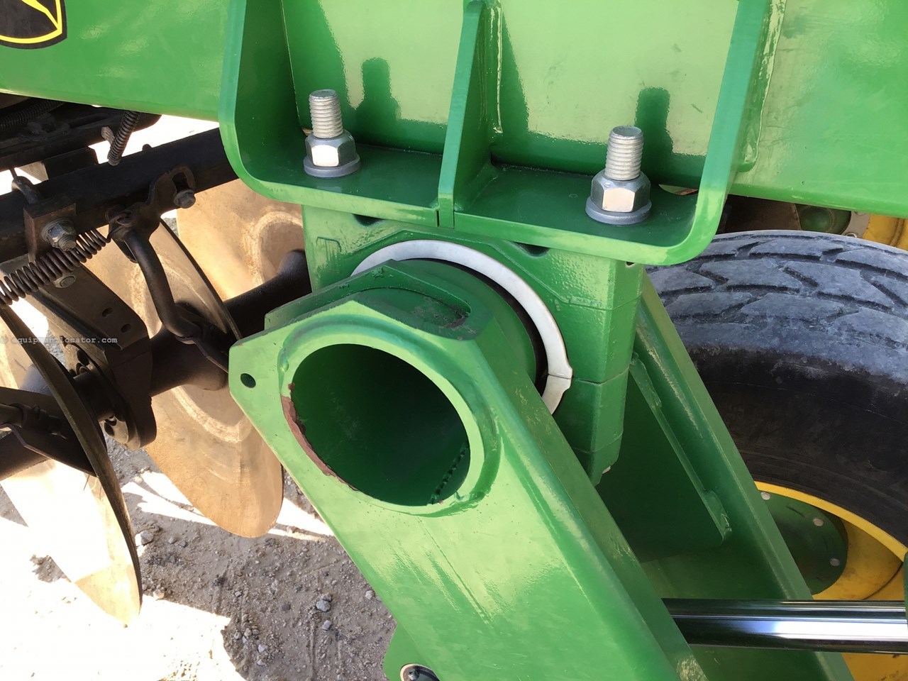 2021 John Deere 2635 Image 25