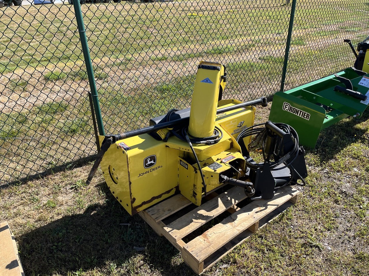 2010 John Deere 2320 Image 10