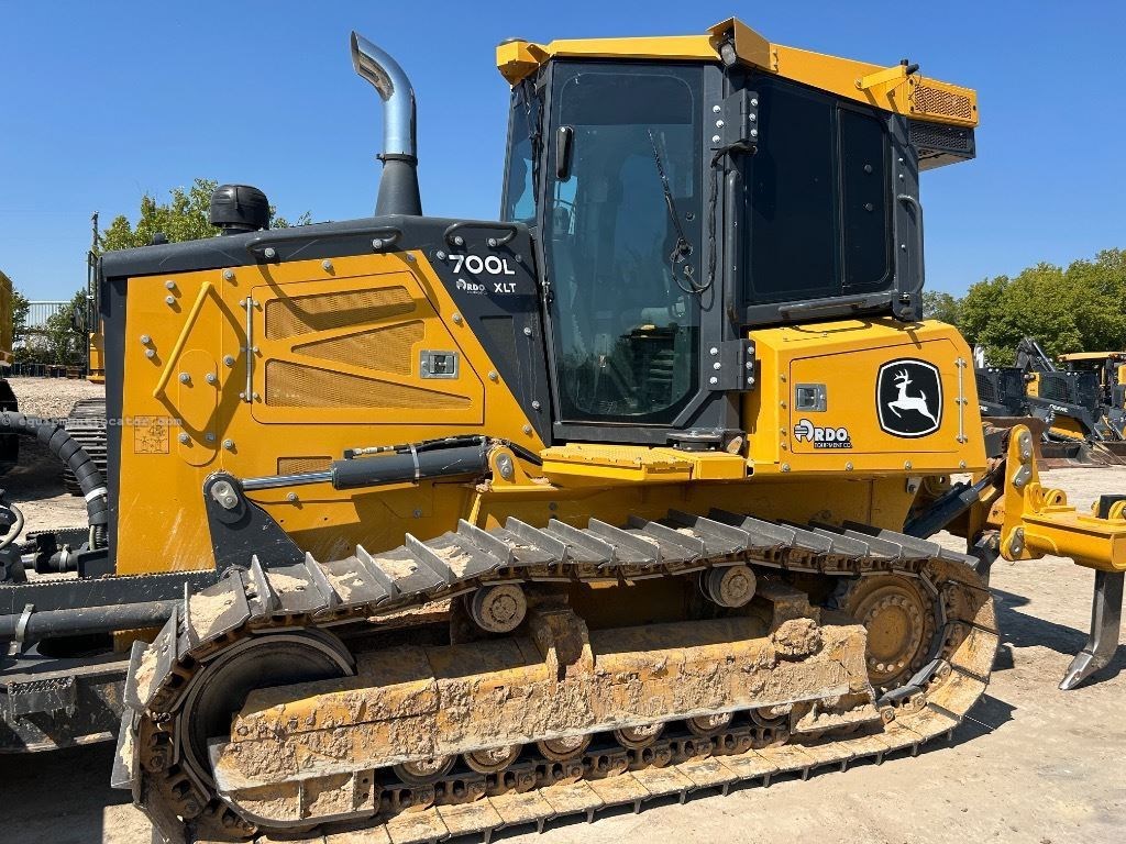 2024 John Deere 700L Image 2