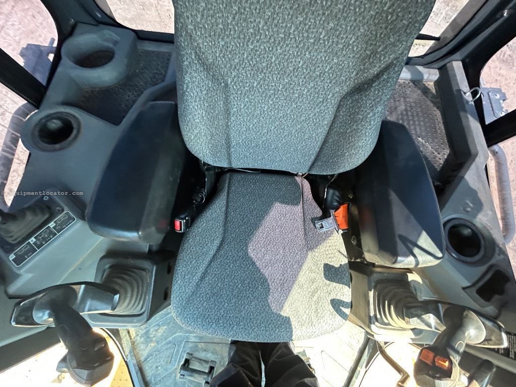 2024 John Deere 700L Image 9