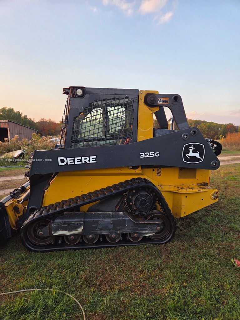 2021 John Deere 325G Image 4