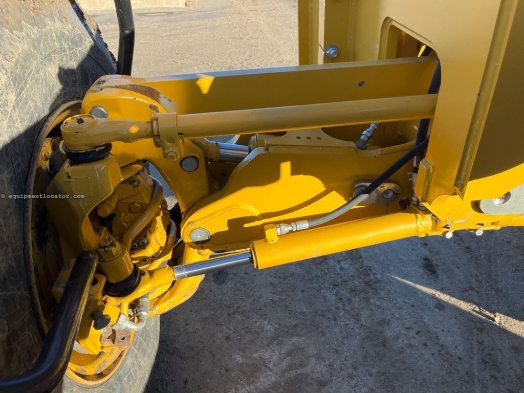 2022 John Deere 772G Image 10