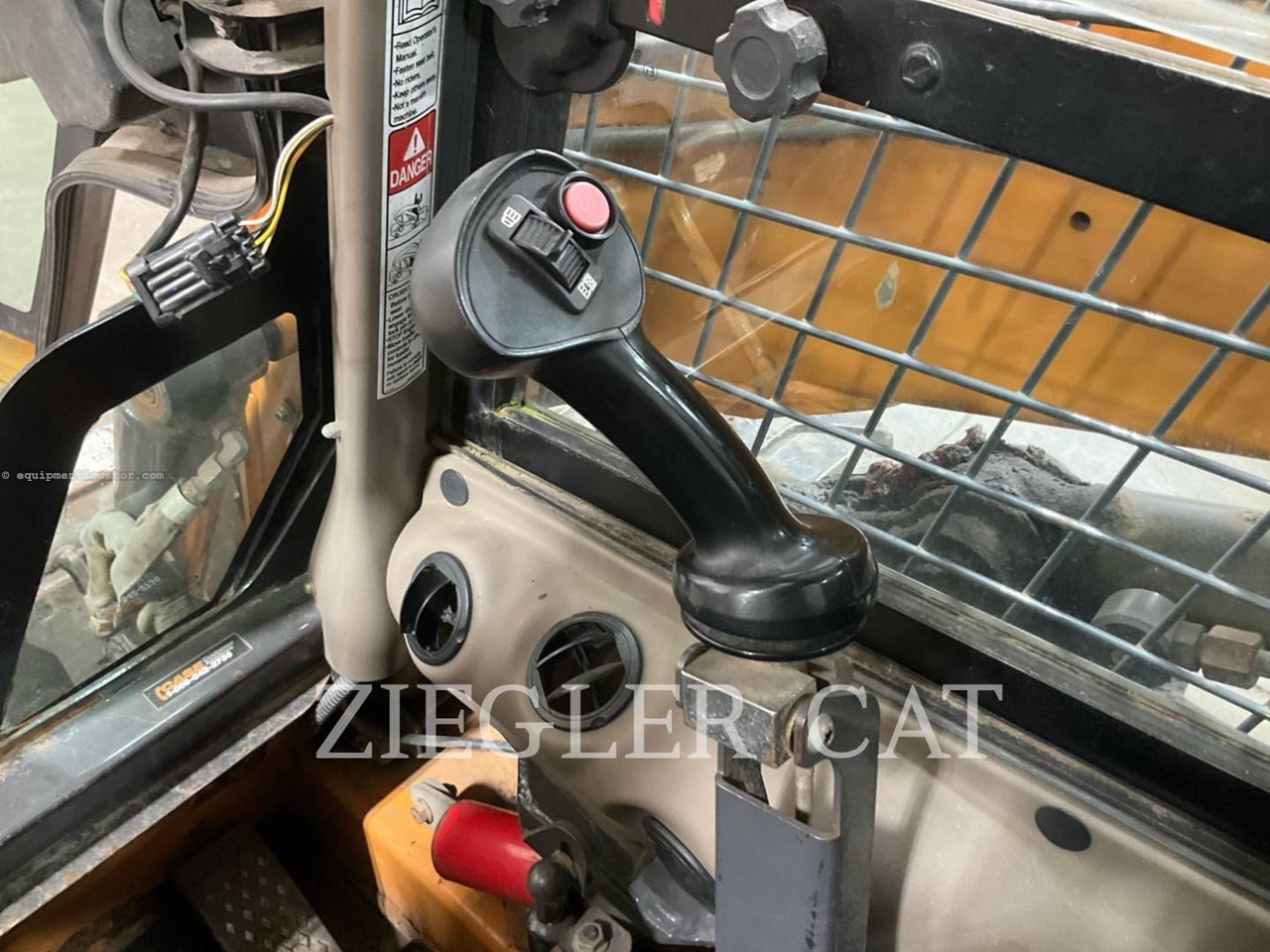 2012 Case SV250 Image 10