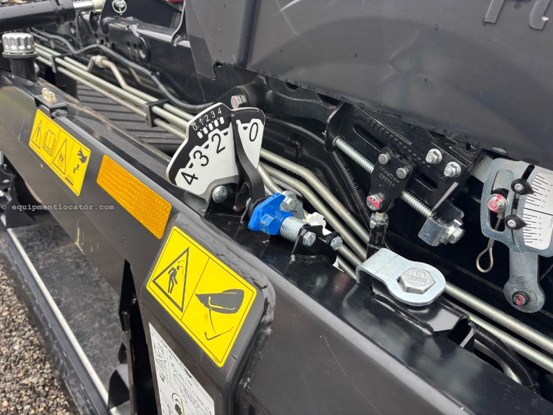 2024 MacDon FD235 Image 10