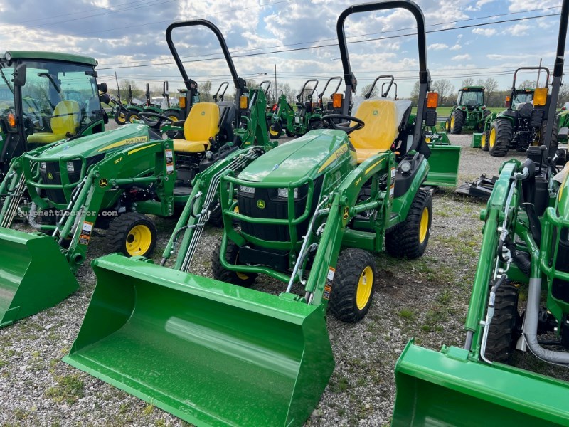 2025 John Deere 1025R Image 2