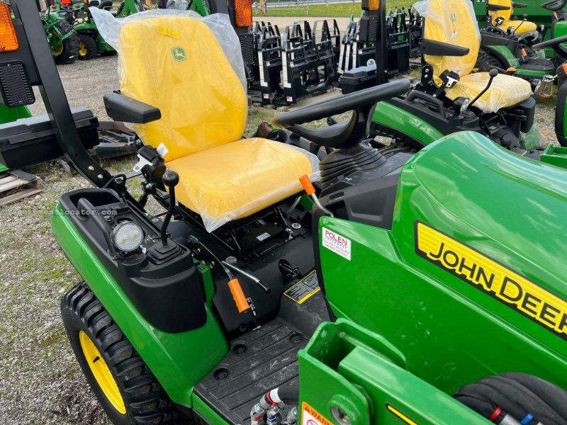 2025 John Deere 1025R Image 3