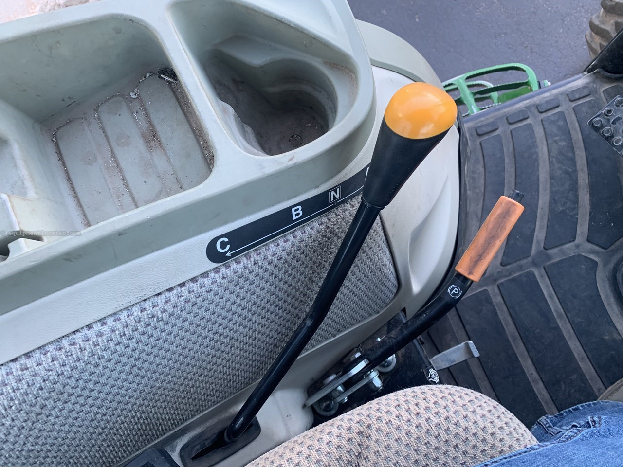 2019 John Deere 4066R Image 10