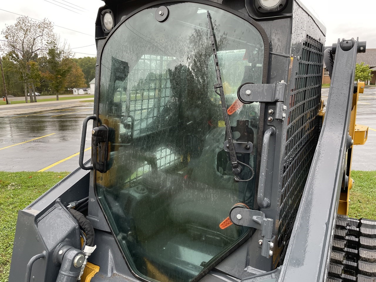 2024 John Deere 317G Image 10