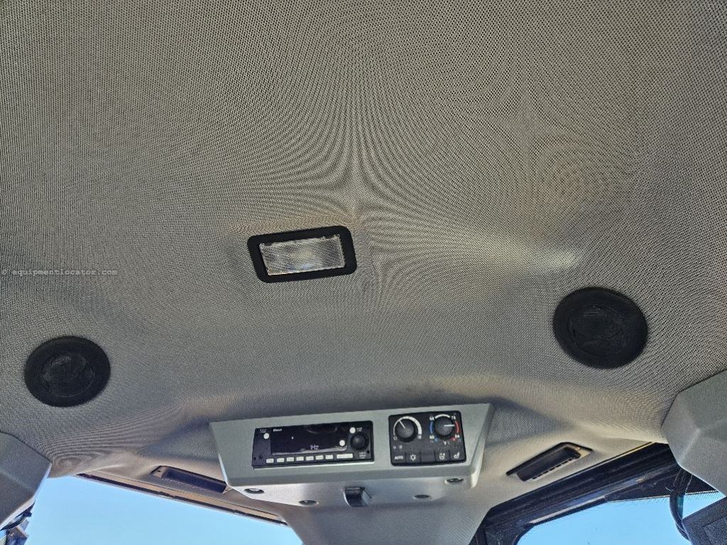 2023 John Deere 850L Image 33