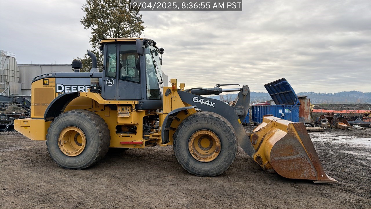 2017 John Deere 644K Image 10