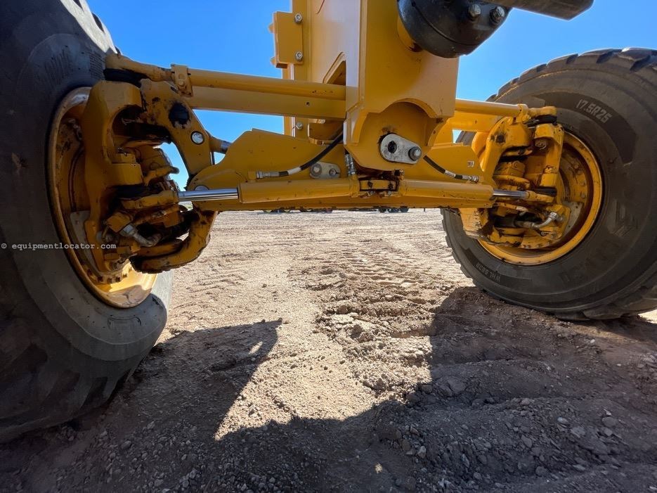 2023 John Deere 772G Image 10