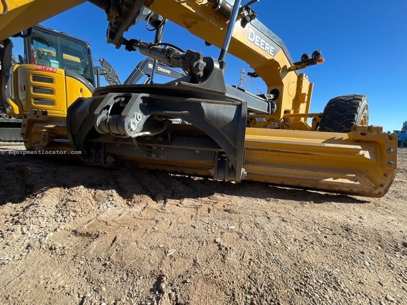2023 John Deere 772G Image 32