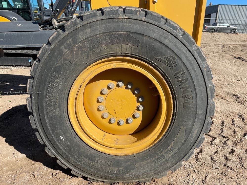 2023 John Deere 772G Image 33