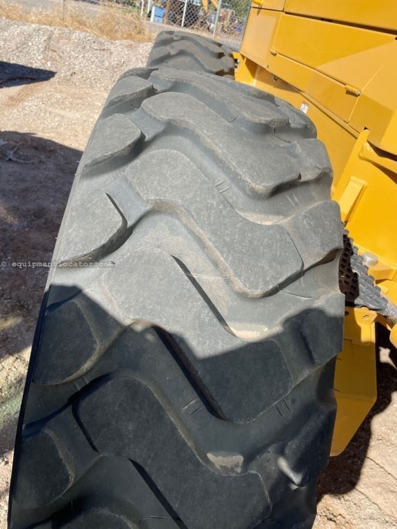 2023 John Deere 772G Image 37