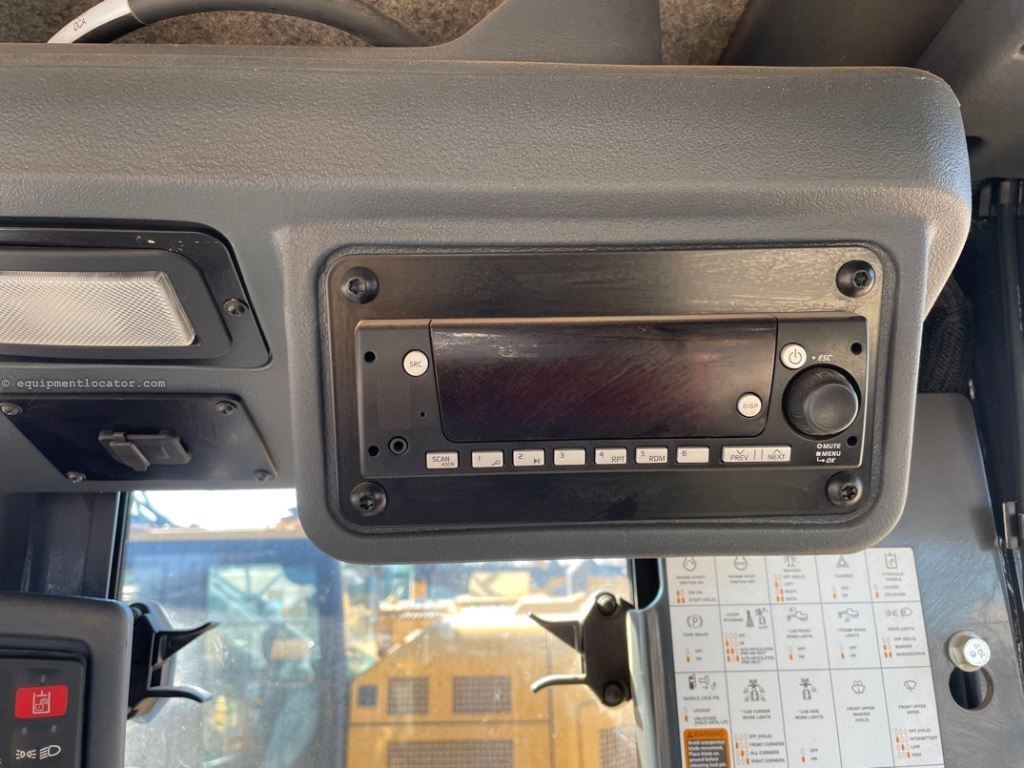 2023 John Deere 772G Image 40