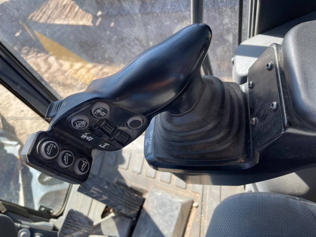 2023 John Deere 772G Image 42