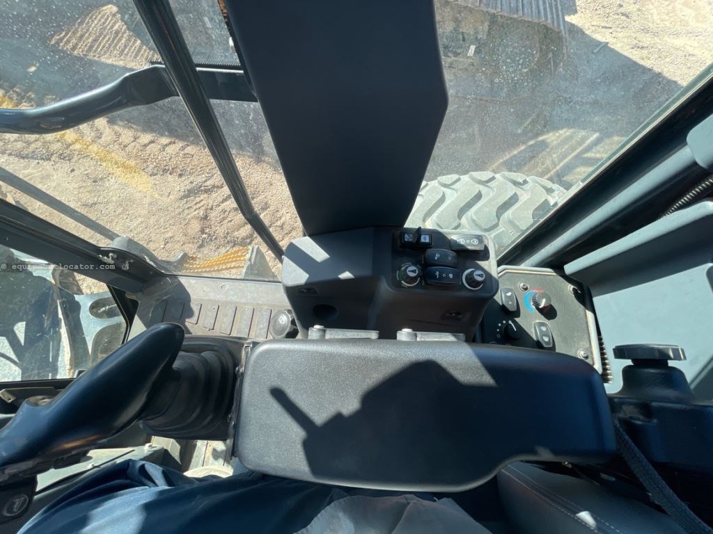 2023 John Deere 772G Image 43