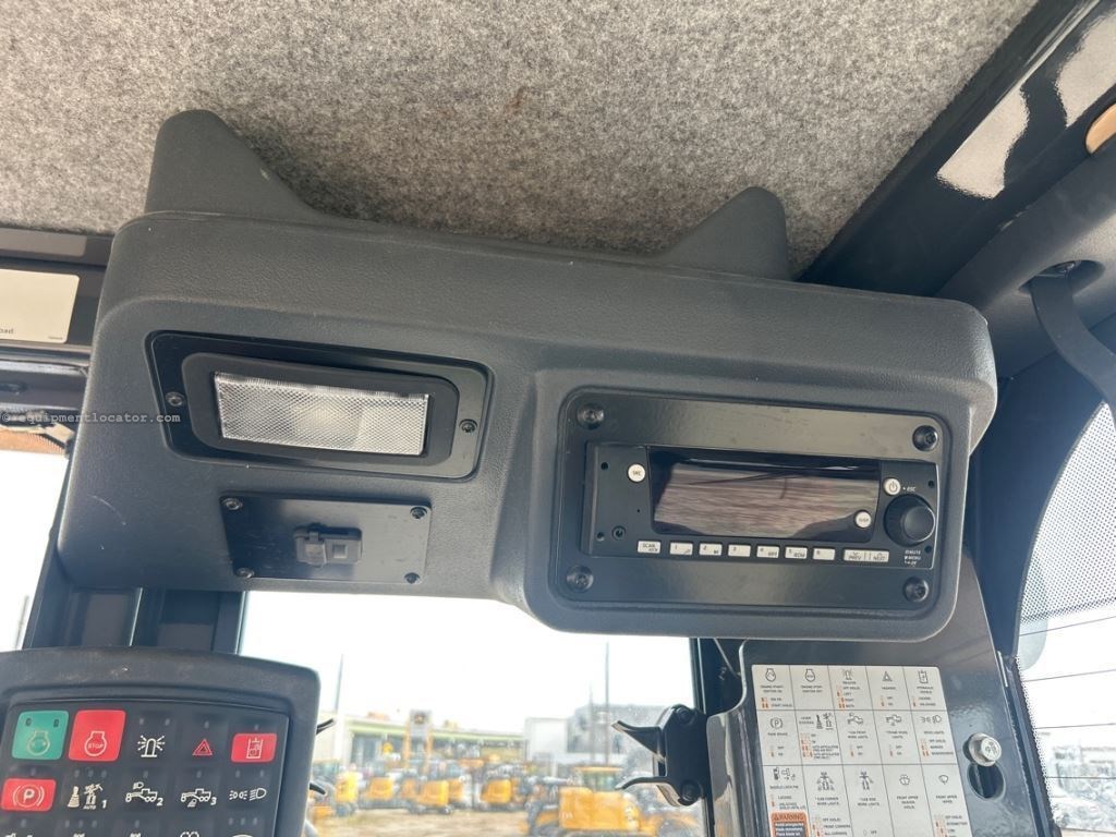 2023 John Deere 772G Image 40