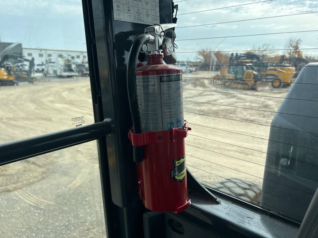 2023 John Deere 772G Image 46