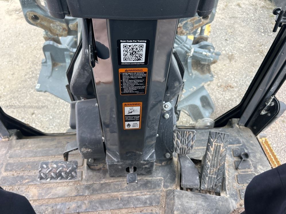 2023 John Deere 772G Image 48