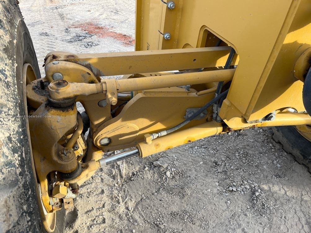 2023 John Deere 772G Image 10