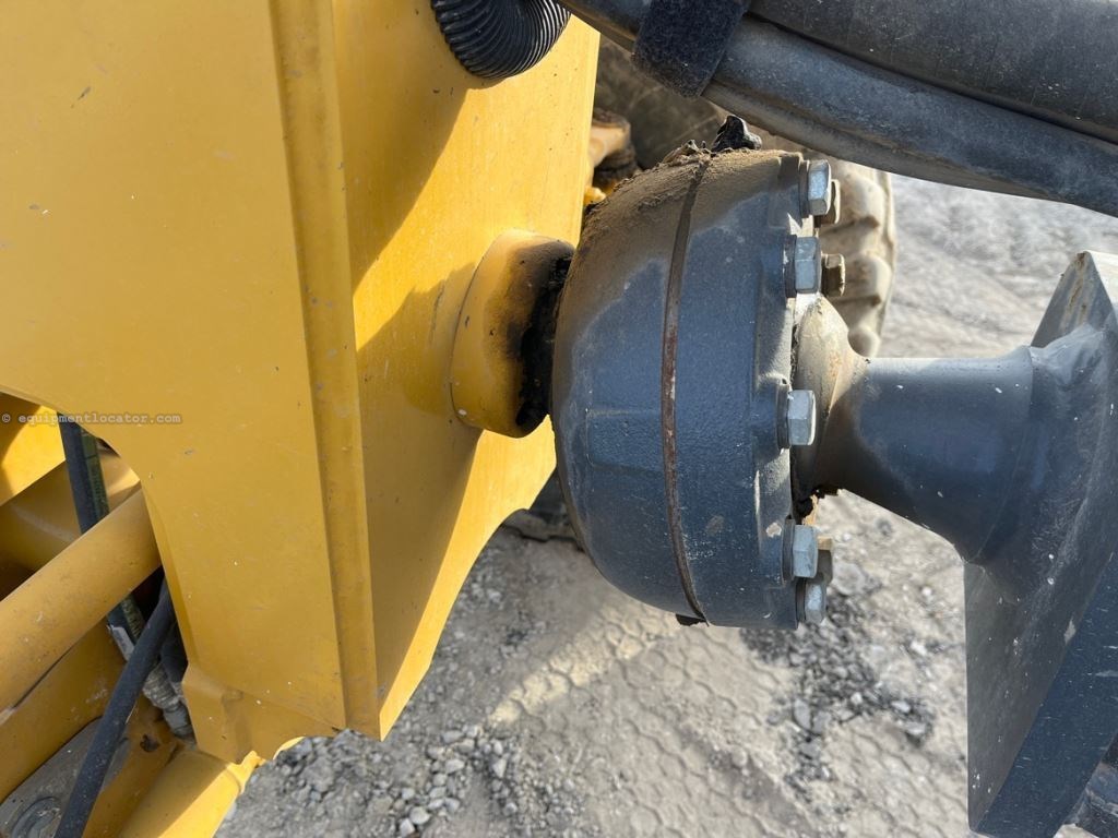 2023 John Deere 772G Image 13