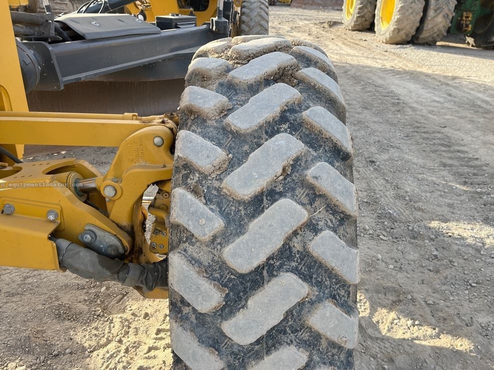 2023 John Deere 772G Image 36