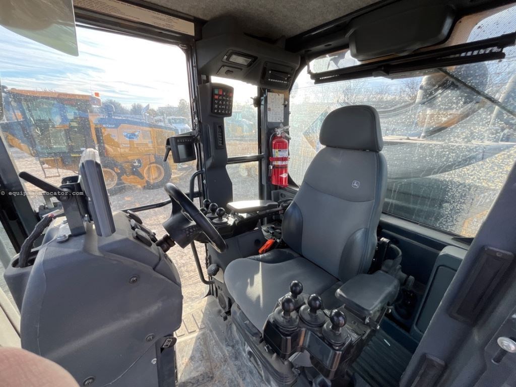 2023 John Deere 772G Image 37