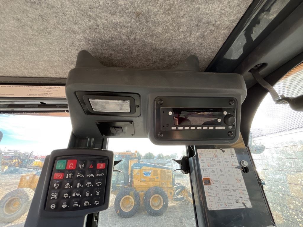 2023 John Deere 772G Image 39
