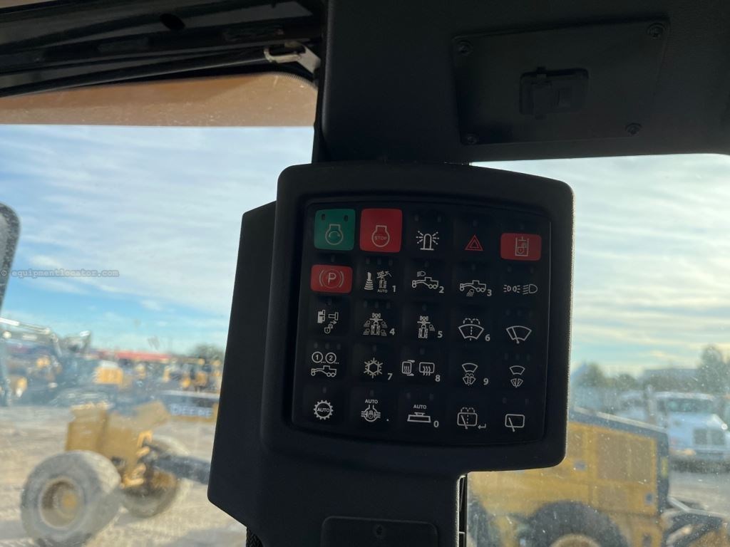 2023 John Deere 772G Image 40