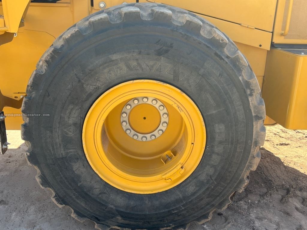 2022 John Deere 644P Image 10