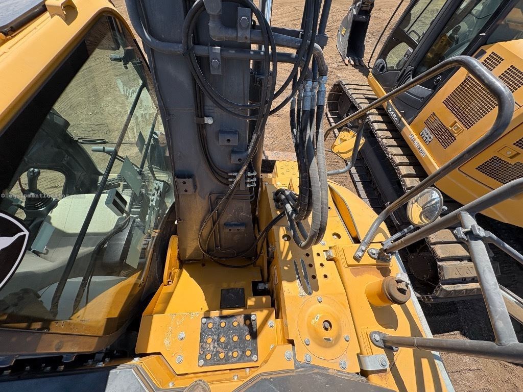 2020 John Deere 135G Image 10